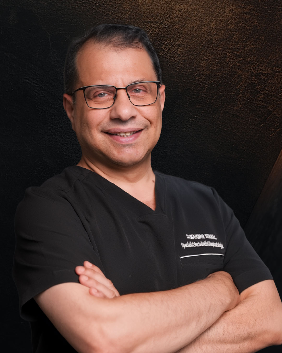 د. مروان حسن سرحال، أخصائي أمراض اللثة وزراعة الأسنان في مركز لؤلؤة الخليج
